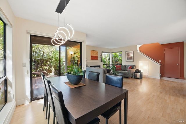 1325 Crofton Ct, Healdsburg, CA 95448