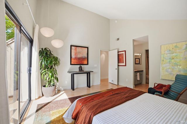 1325 Crofton Ct, Healdsburg, CA 95448