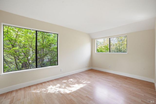 1325 Crofton Ct, Healdsburg, CA 95448