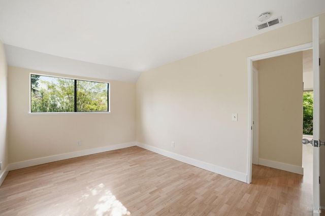 1325 Crofton Ct, Healdsburg, CA 95448