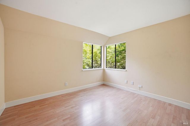 1325 Crofton Ct, Healdsburg, CA 95448