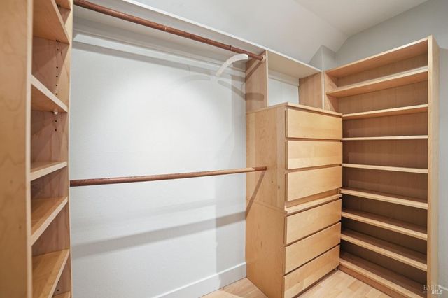 1325 Crofton Ct, Healdsburg, CA 95448