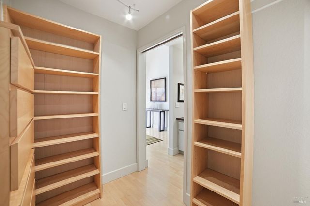 1325 Crofton Ct, Healdsburg, CA 95448