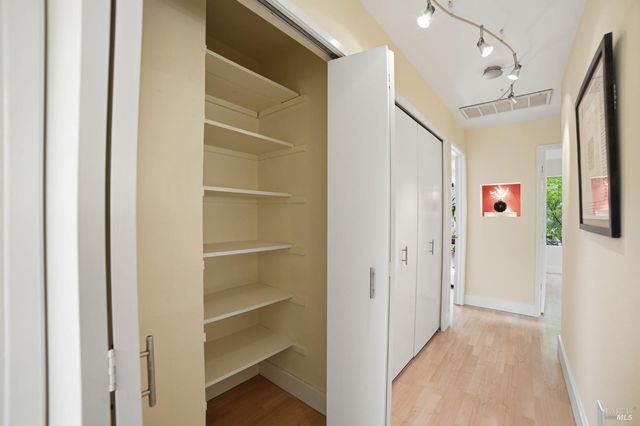 1325 Crofton Ct, Healdsburg, CA 95448