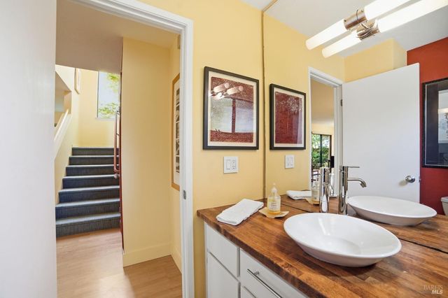 1325 Crofton Ct, Healdsburg, CA 95448