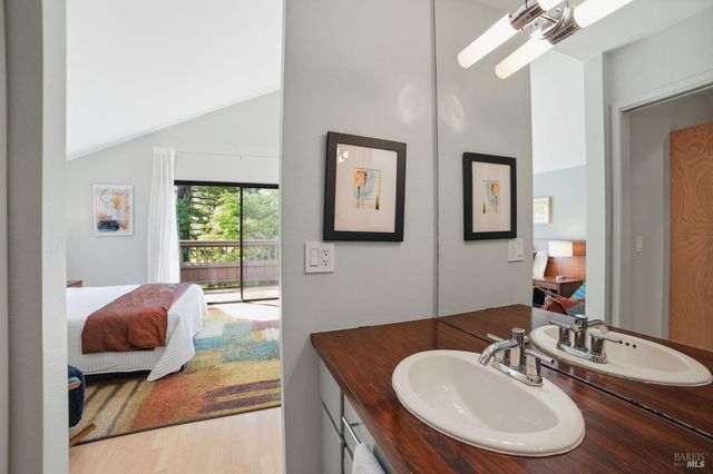 1325 Crofton Ct, Healdsburg, CA 95448