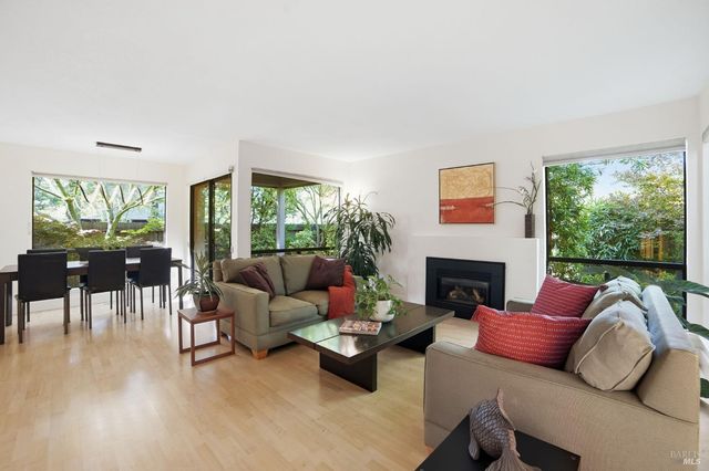 1325 Crofton Ct, Healdsburg, CA 95448