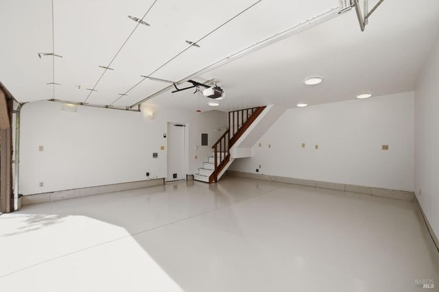 1325 Crofton Ct, Healdsburg, CA 95448