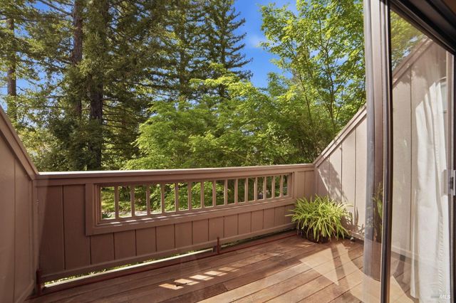 1325 Crofton Ct, Healdsburg, CA 95448