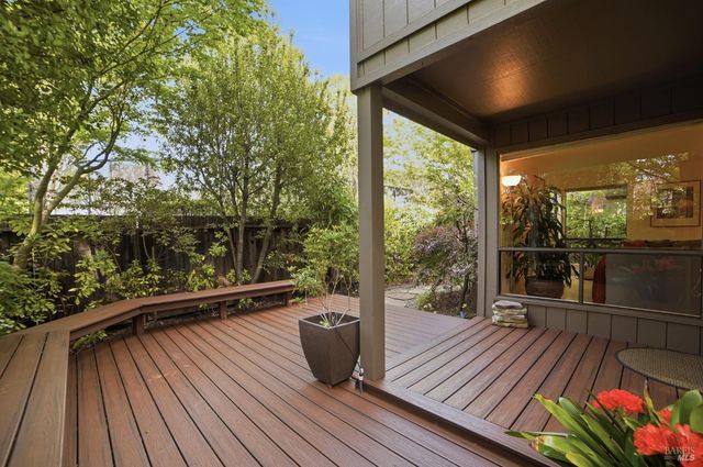 1325 Crofton Ct, Healdsburg, CA 95448