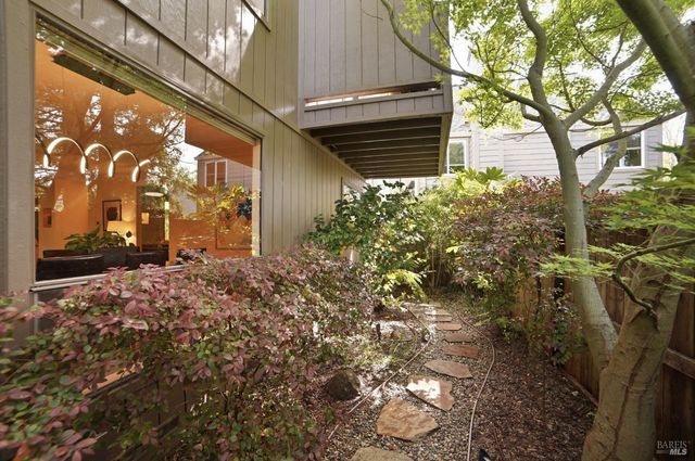 1325 Crofton Ct, Healdsburg, CA 95448