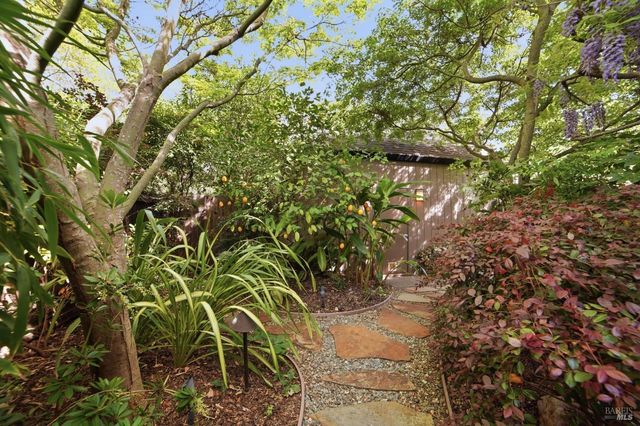 1325 Crofton Ct, Healdsburg, CA 95448