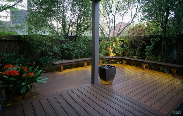 1325 Crofton Ct, Healdsburg, CA 95448