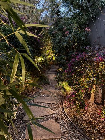 1325 Crofton Ct, Healdsburg, CA 95448