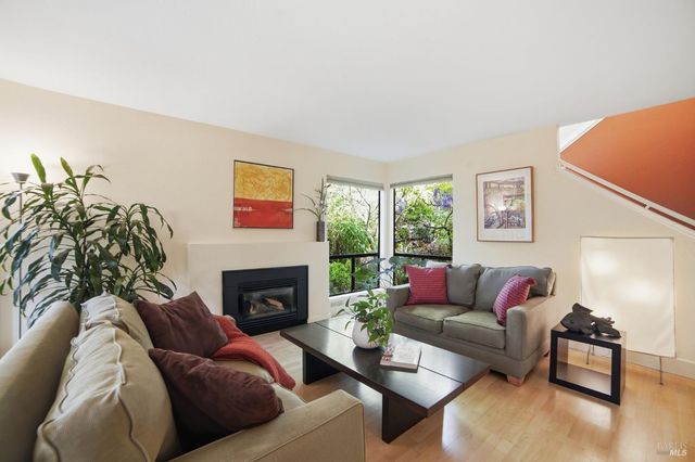 1325 Crofton Ct, Healdsburg, CA 95448