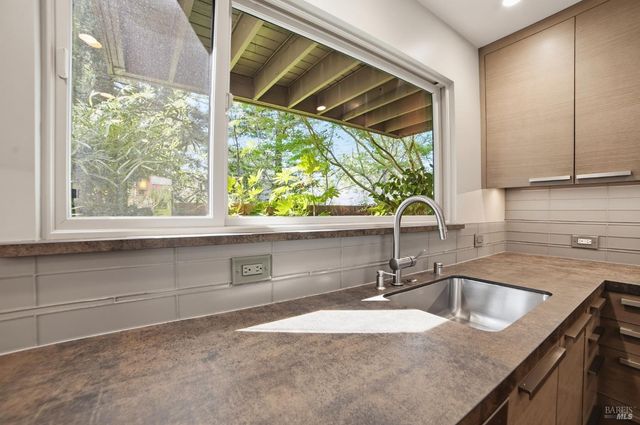 1325 Crofton Ct, Healdsburg, CA 95448