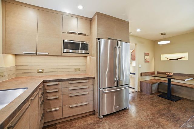 1325 Crofton Ct, Healdsburg, CA 95448