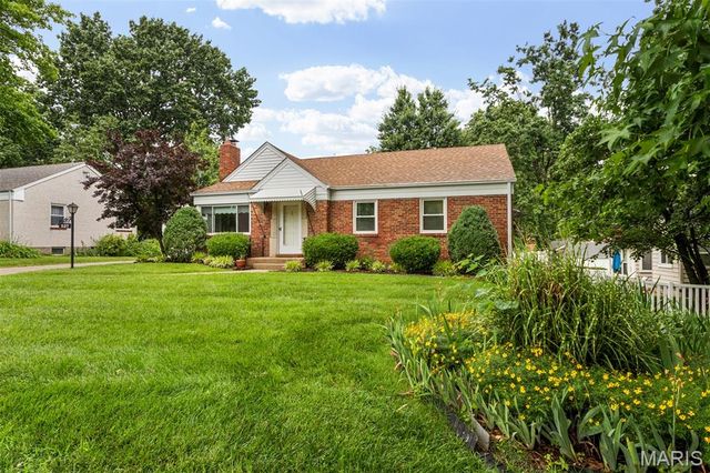 527 Sunningwell Drive, Webster Groves, MO 63119