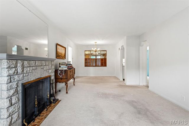 527 Sunningwell Drive, Webster Groves, MO 63119