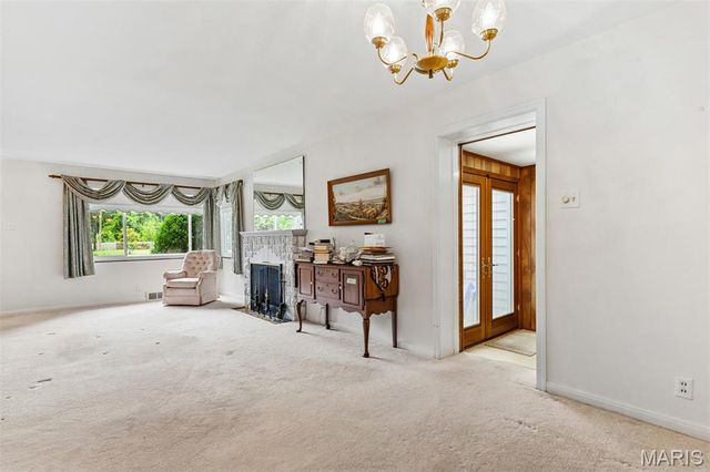 527 Sunningwell Drive, Webster Groves, MO 63119