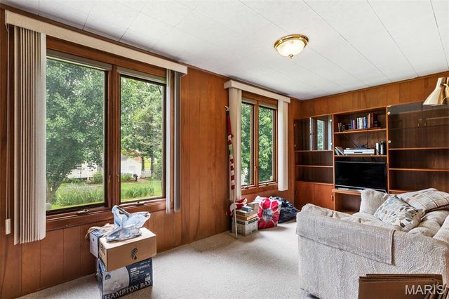 527 Sunningwell Drive, Webster Groves, MO 63119