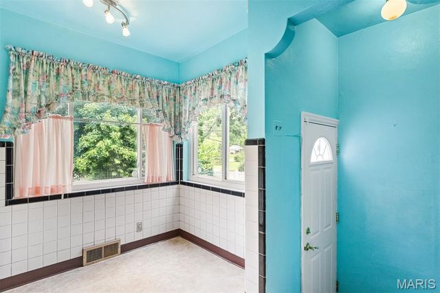 527 Sunningwell Drive, Webster Groves, MO 63119
