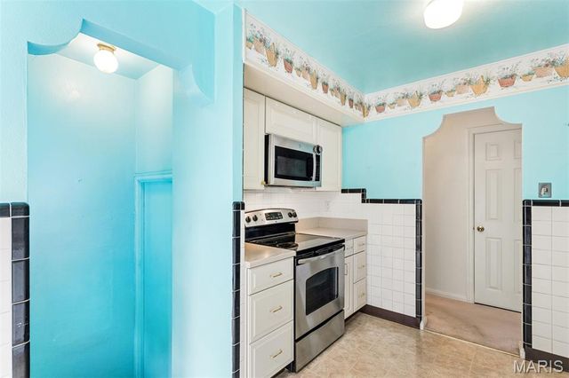 527 Sunningwell Drive, Webster Groves, MO 63119