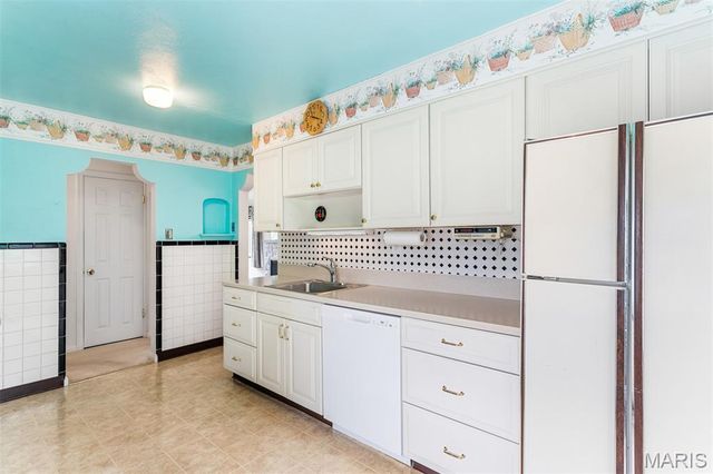 527 Sunningwell Drive, Webster Groves, MO 63119