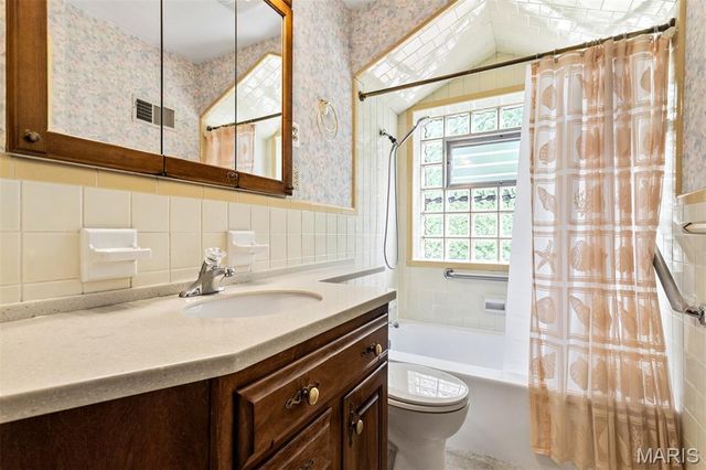 527 Sunningwell Drive, Webster Groves, MO 63119