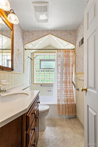 527 Sunningwell Drive, Webster Groves, MO 63119