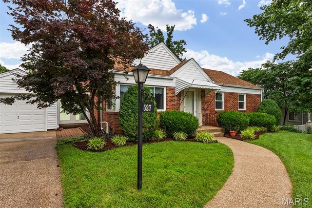 527 Sunningwell Drive, Webster Groves, MO 63119