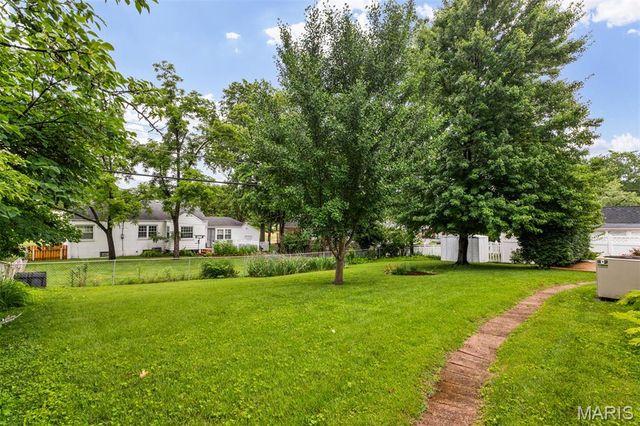 527 Sunningwell Drive, Webster Groves, MO 63119