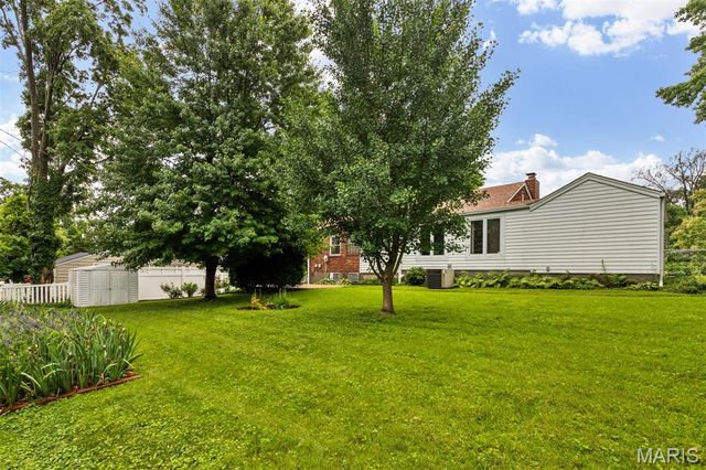 527 Sunningwell Drive, Webster Groves, MO 63119
