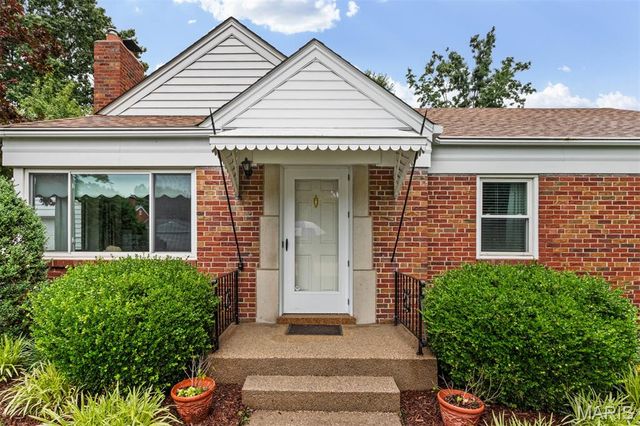 527 Sunningwell Drive, Webster Groves, MO 63119