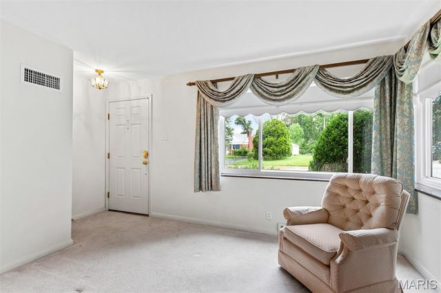 527 Sunningwell Drive, Webster Groves, MO 63119