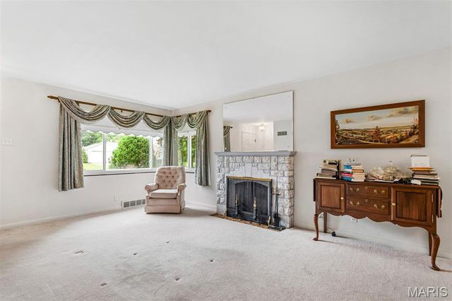527 Sunningwell Drive, Webster Groves, MO 63119