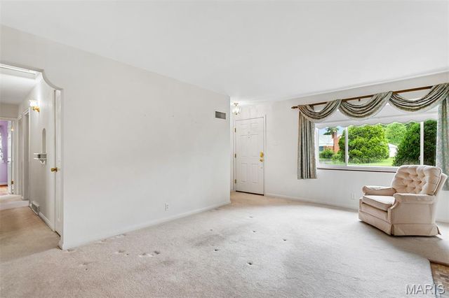 527 Sunningwell Drive, Webster Groves, MO 63119