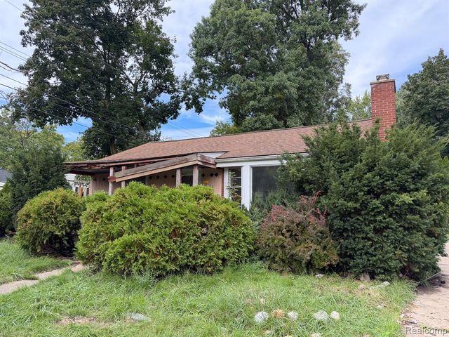17358 San Quentin Drive, Southfield, MI 48076
