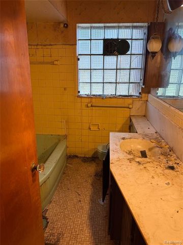 17358 San Quentin Drive, Southfield, MI 48076