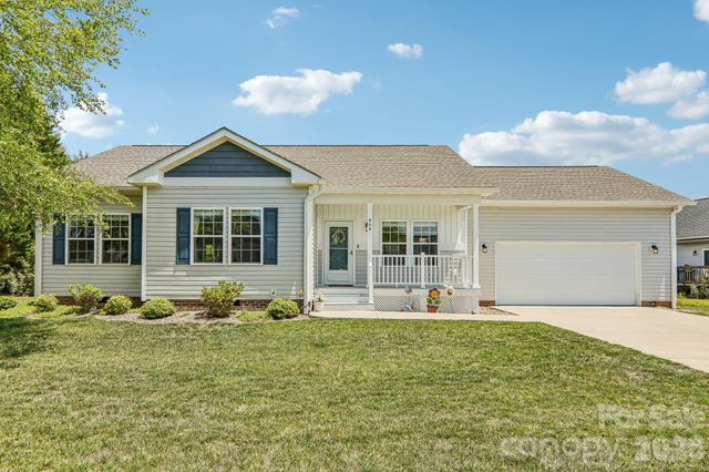 464 Riverwind Drive, Hendersonville, NC 28739