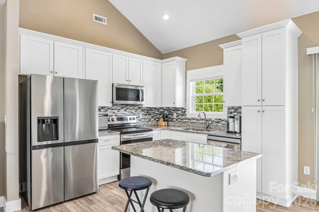 464 Riverwind Drive, Hendersonville, NC 28739