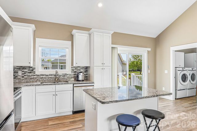 464 Riverwind Drive, Hendersonville, NC 28739