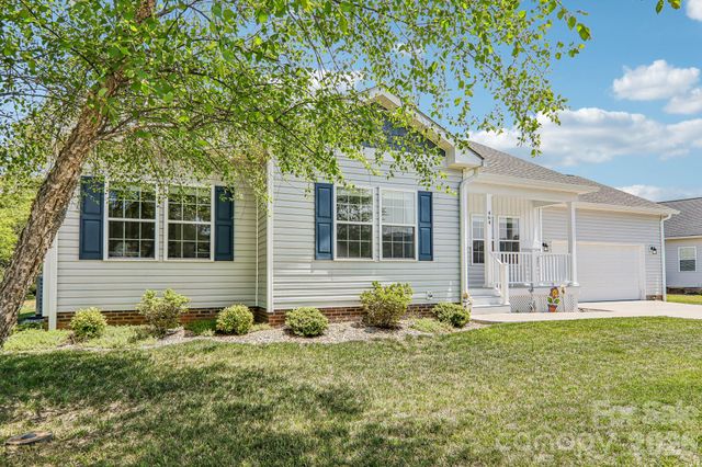464 Riverwind Drive, Hendersonville, NC 28739