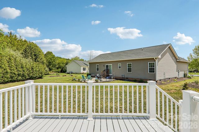 464 Riverwind Drive, Hendersonville, NC 28739