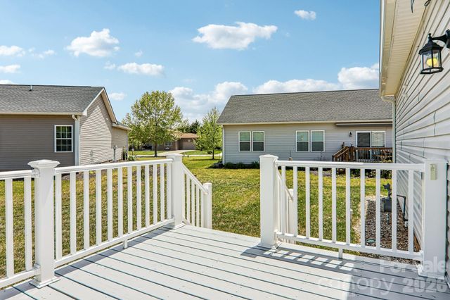 464 Riverwind Drive, Hendersonville, NC 28739