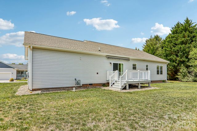 464 Riverwind Drive, Hendersonville, NC 28739