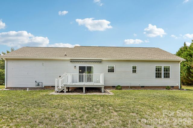 464 Riverwind Drive, Hendersonville, NC 28739