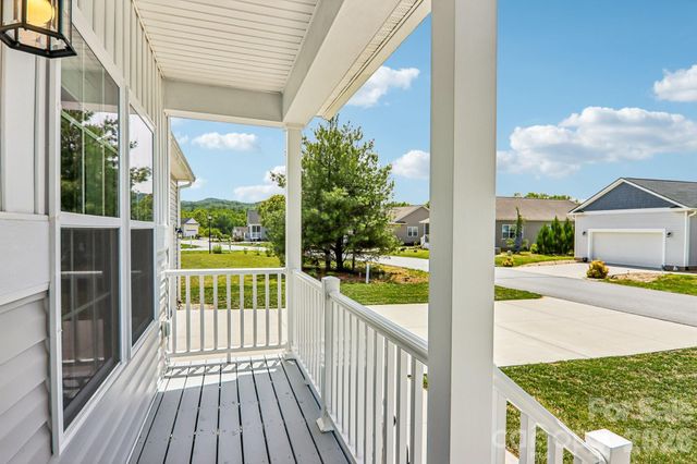 464 Riverwind Drive, Hendersonville, NC 28739