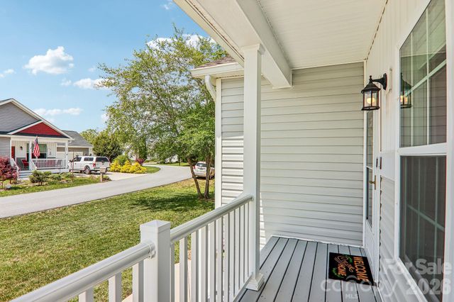 464 Riverwind Drive, Hendersonville, NC 28739