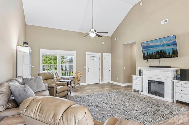 464 Riverwind Drive, Hendersonville, NC 28739